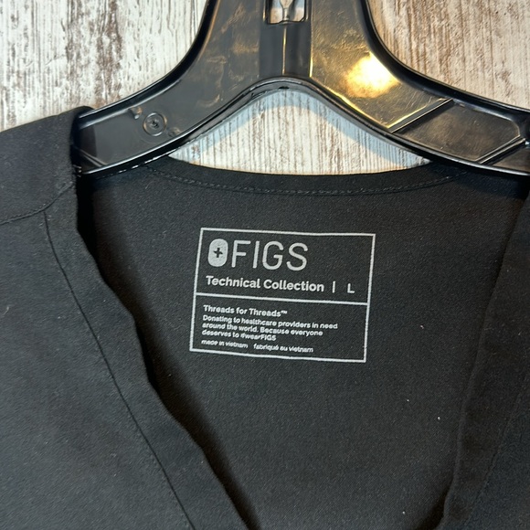 Figs Technical Collection Scrub Tops Size L Bundle - Picture 8 of 13